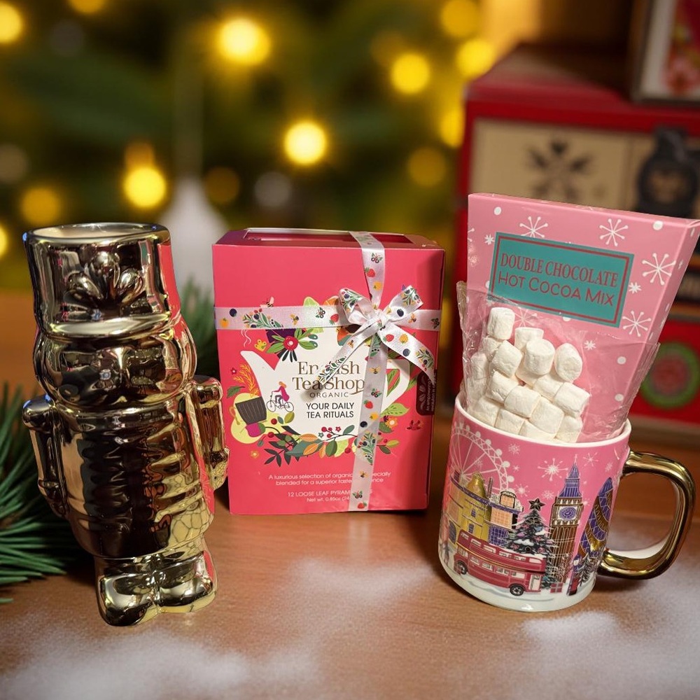 English Tea Shop NWT Festive Tea & Hot Cocoa with Mug & Nutcracker Candle Set
